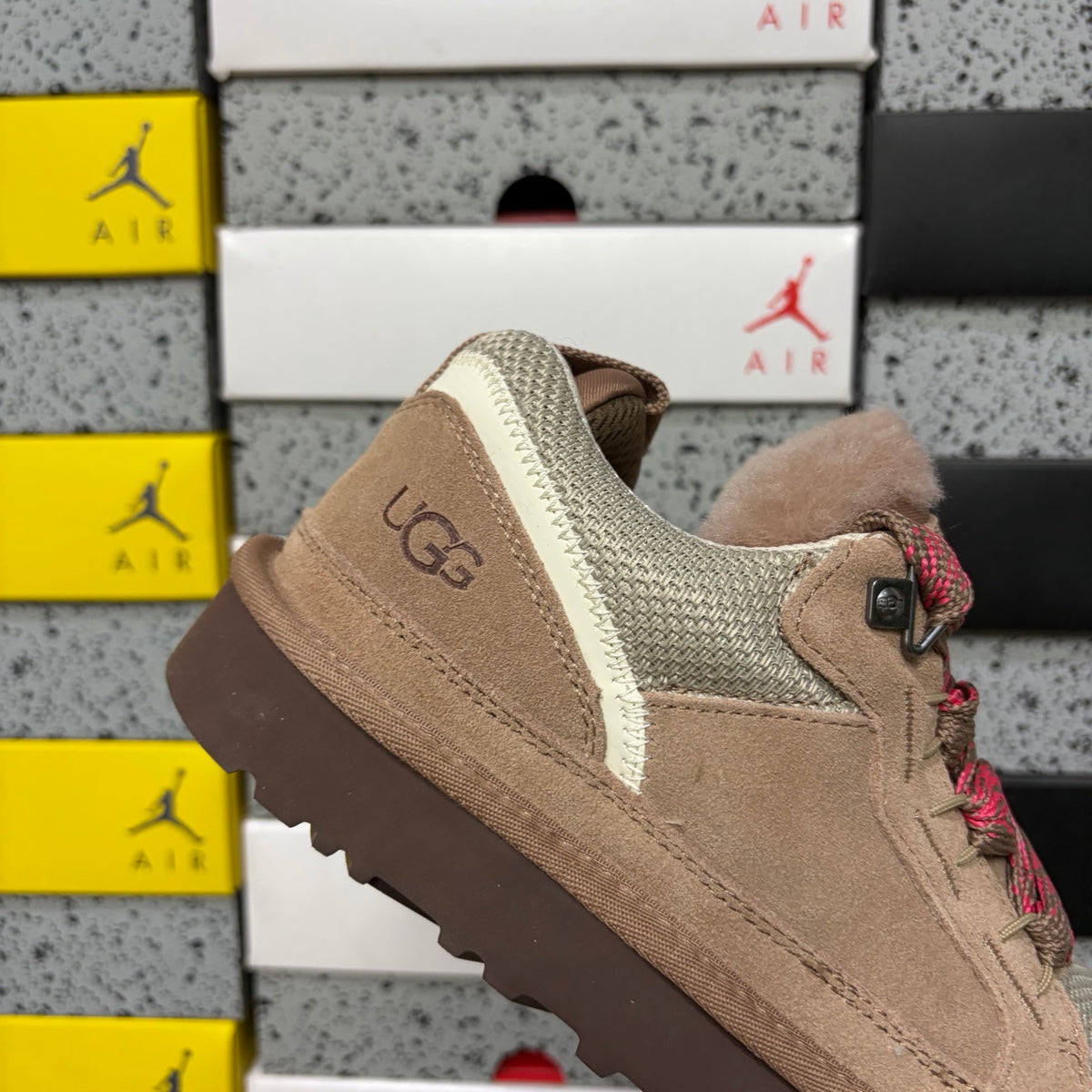 UGG Lowmel Sneaker – Sand/Pink (Sizes 35–44)