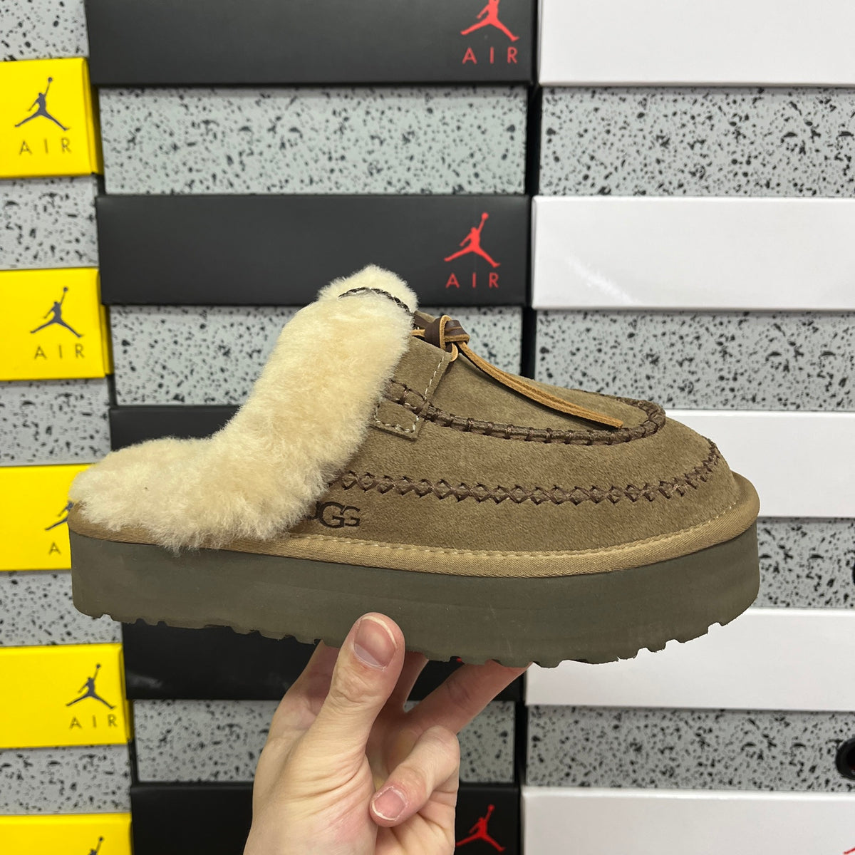 UGG Tazz Platform Mule – Walnut (Sizes 35–40)