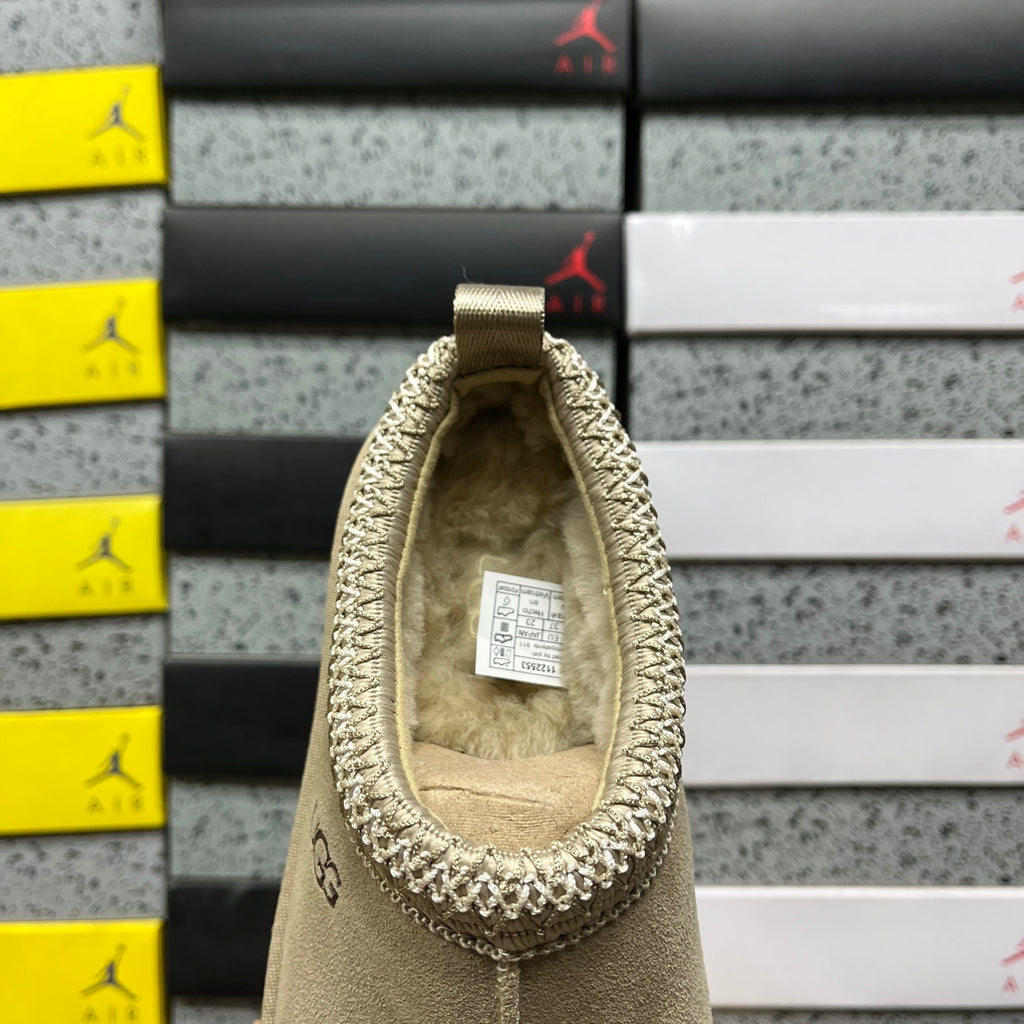 UGG Tazz Platform Slipper – Natural & Gold Braid (Sizes 35–40)