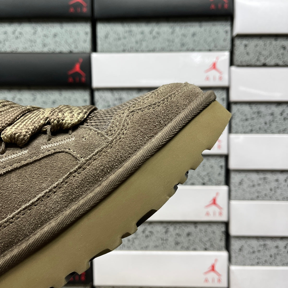 UGG Lowmel Sneaker – Smoky Brown (Sizes 35–44)