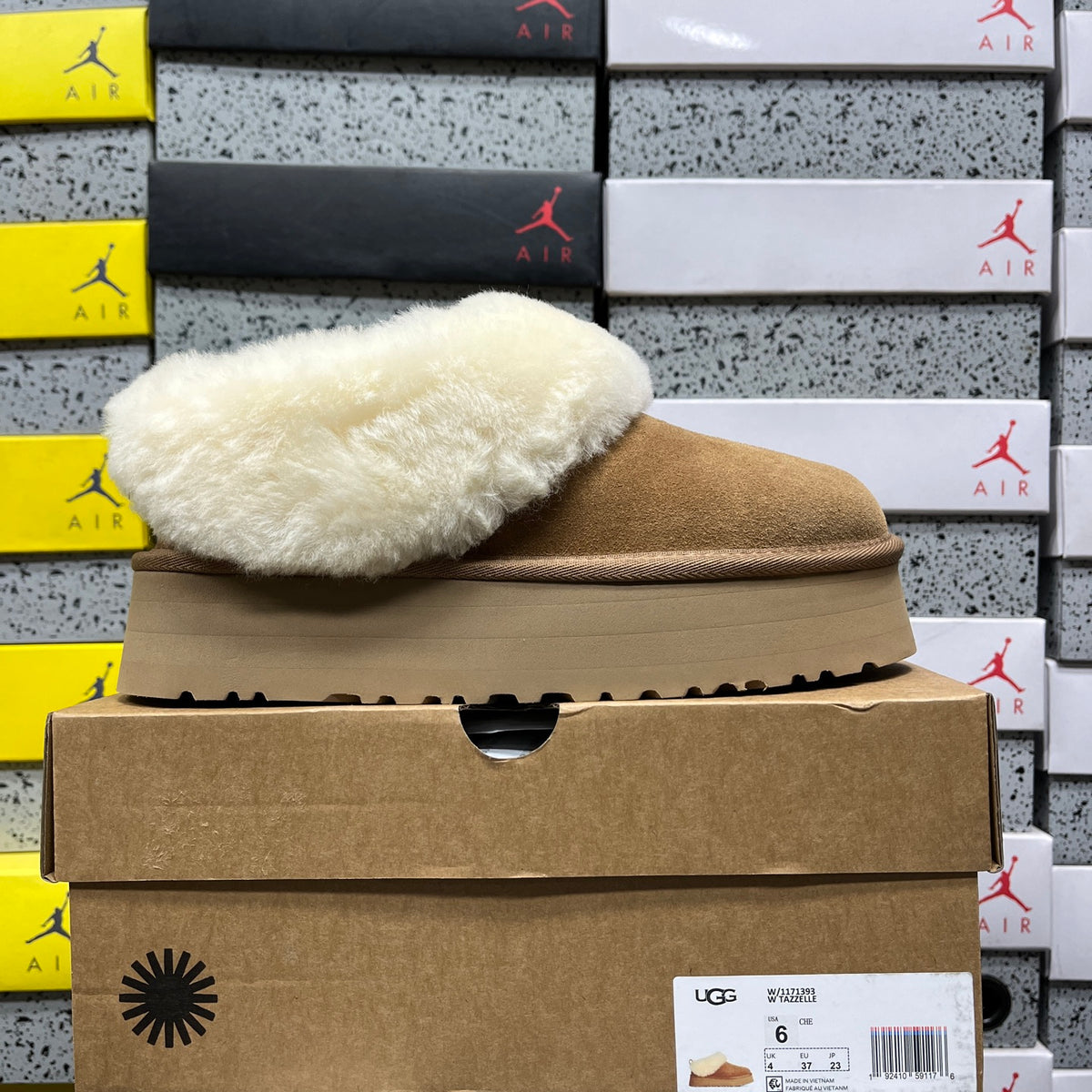 UGG Yazzelle Platform Boot – Chestnut (Sizes 35–40)