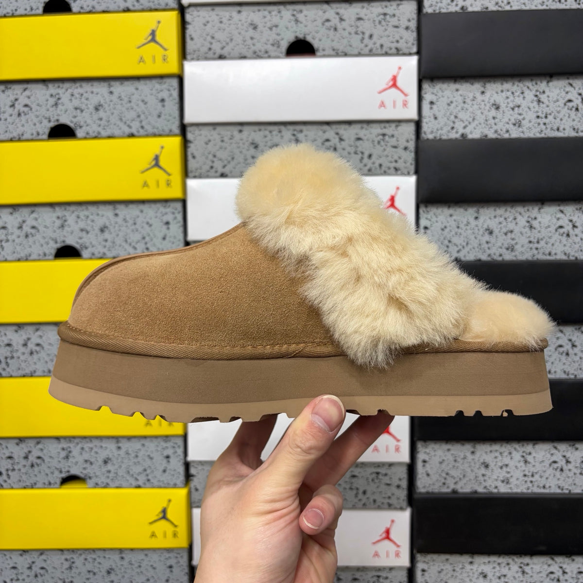 UGG Fluffy Fur Slide – Chestnut