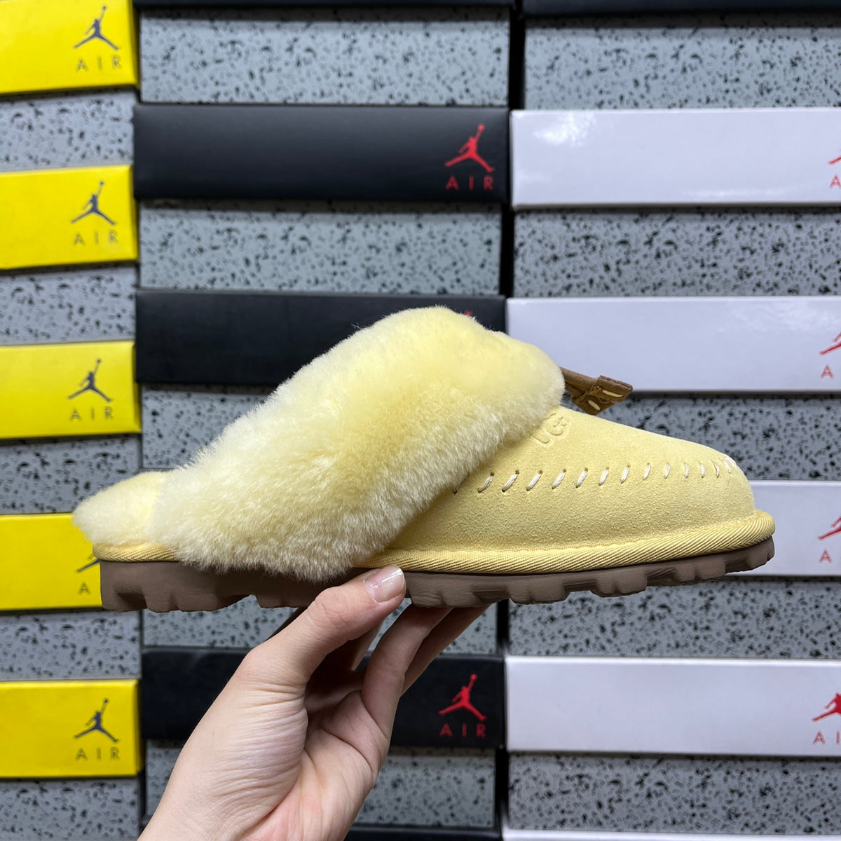UGG Shearling Platform Mule – Butter (Sizes 35–40)