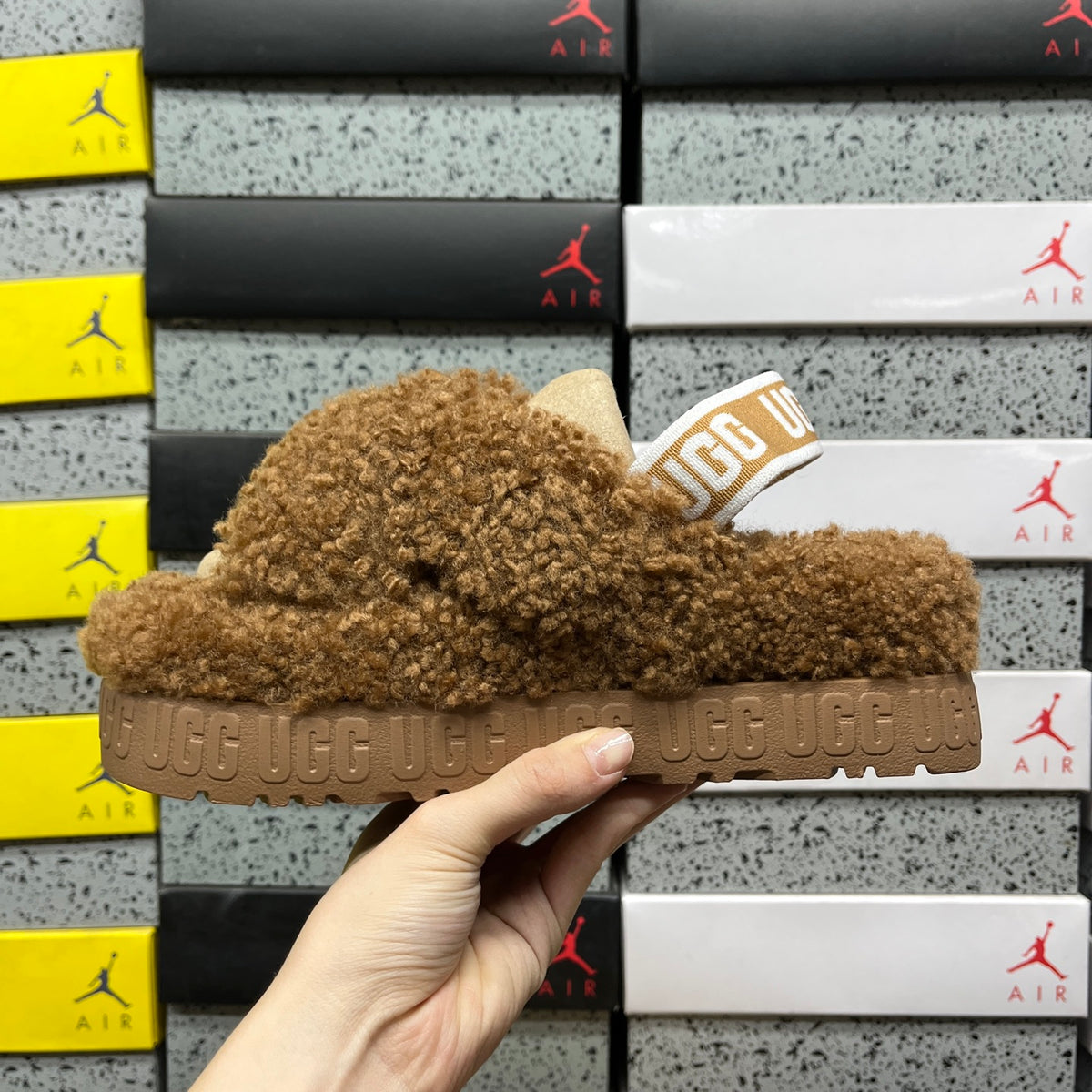 UGG Sherpa Platform Slipper – Chestnut (Sizes 35–40)