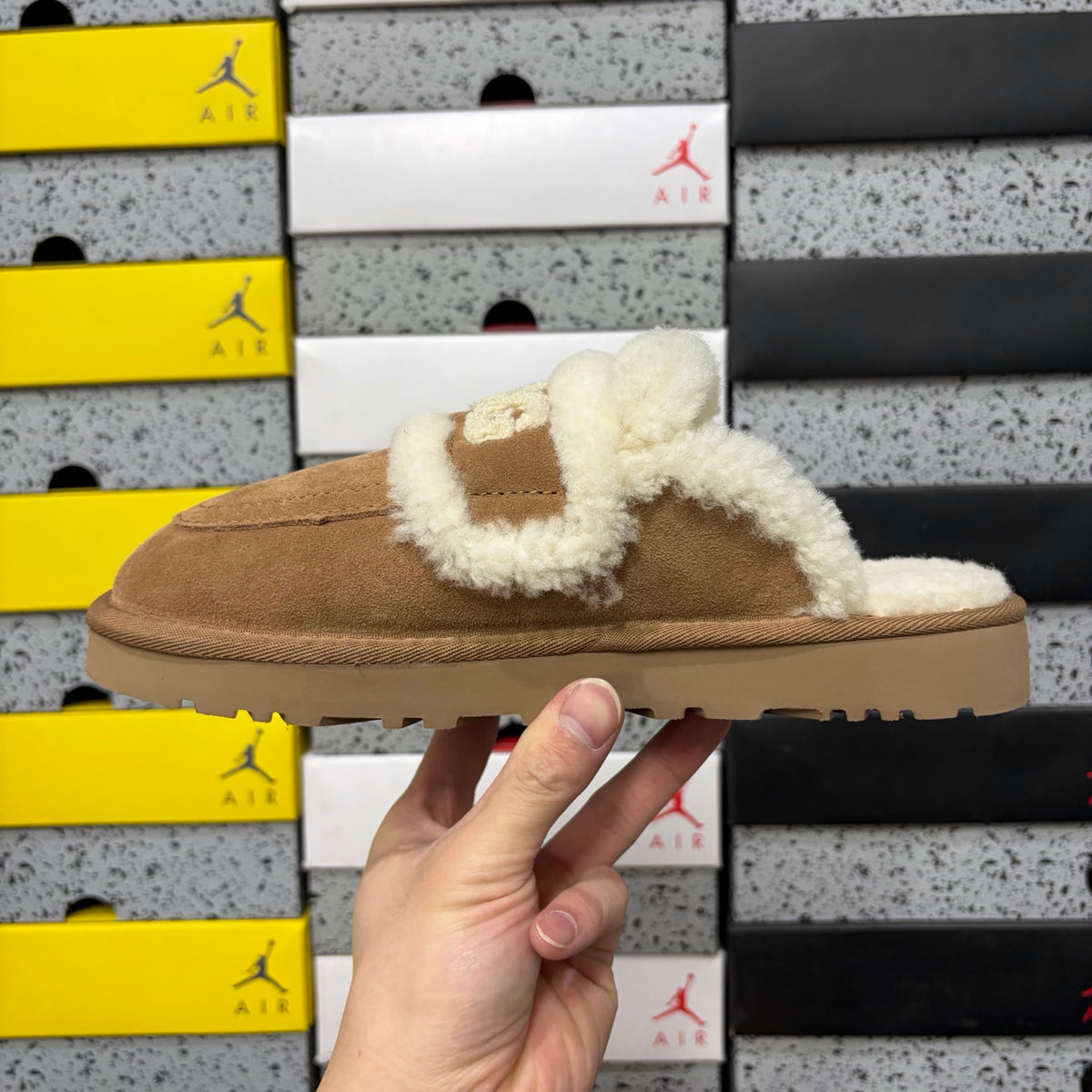 UGG Plush Mule – Chestnut (Sizes 35–40)