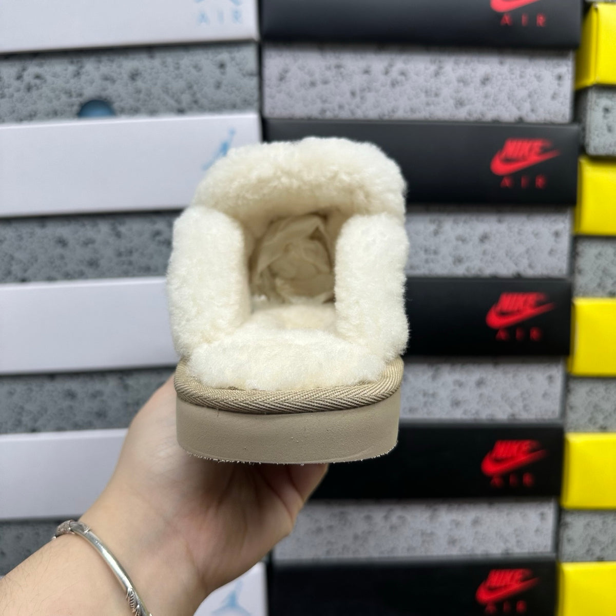 UGG Plush Mule – Sand (Sizes 35–40)