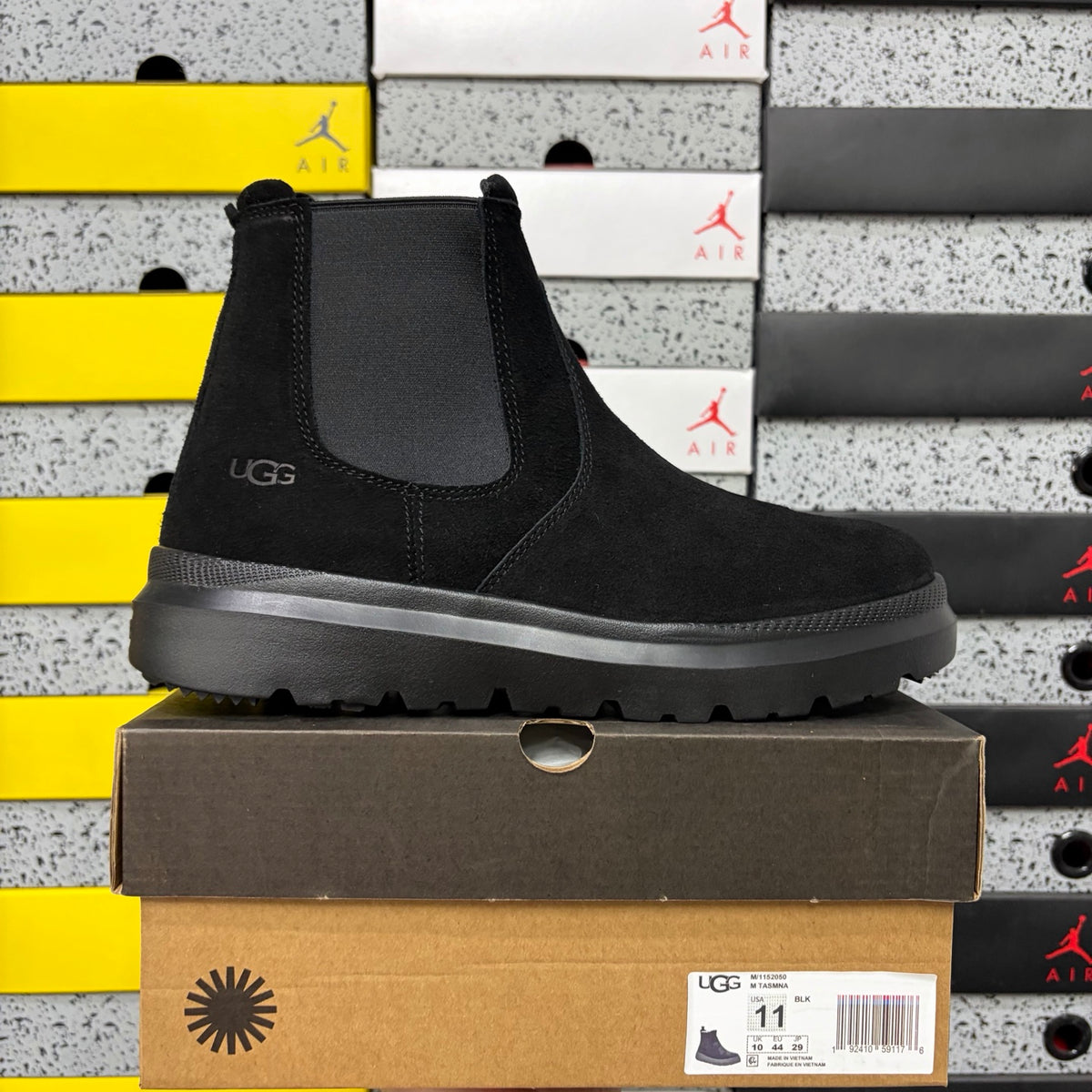 UGG Burleigh Chelsea Boot – Black (Sizes 39–44)