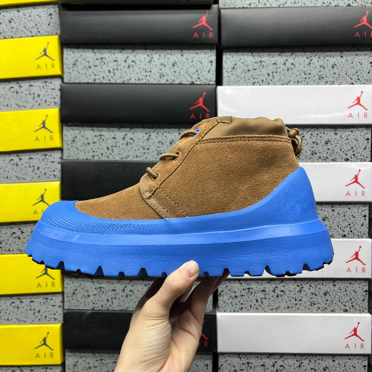 UGG Neumel Boot – Tan & Royal Blue (Sizes 35–45)