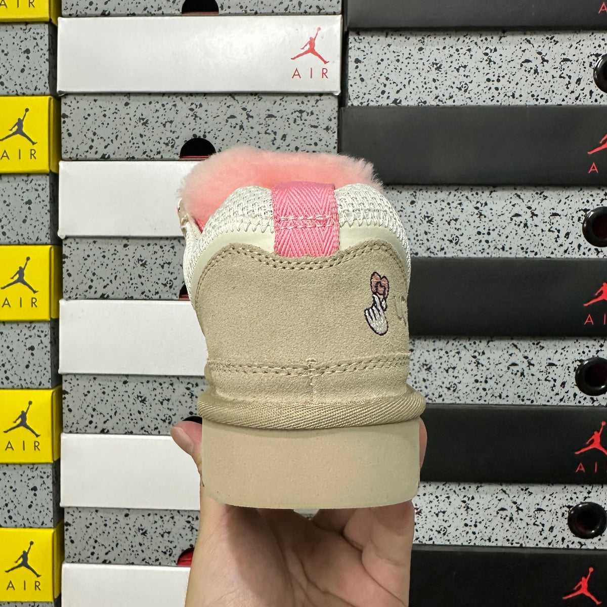 UGG Lowmel Sneaker – Natural/Pink (Sizes 35–44)