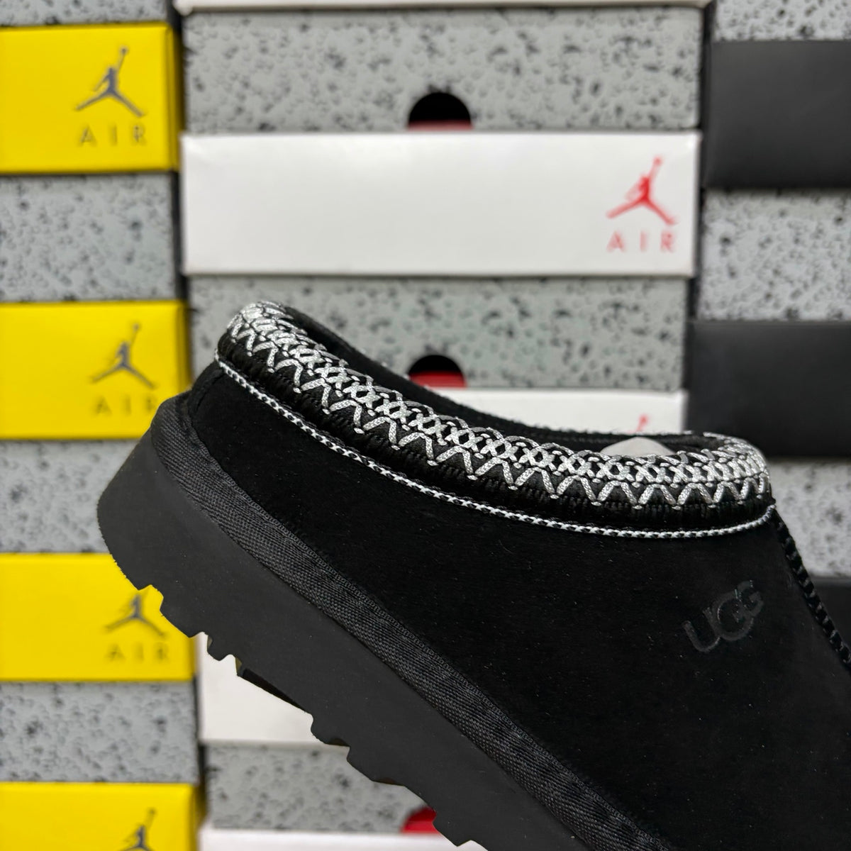 UGG Tazz Mule – Black (Sizes 35–44)
