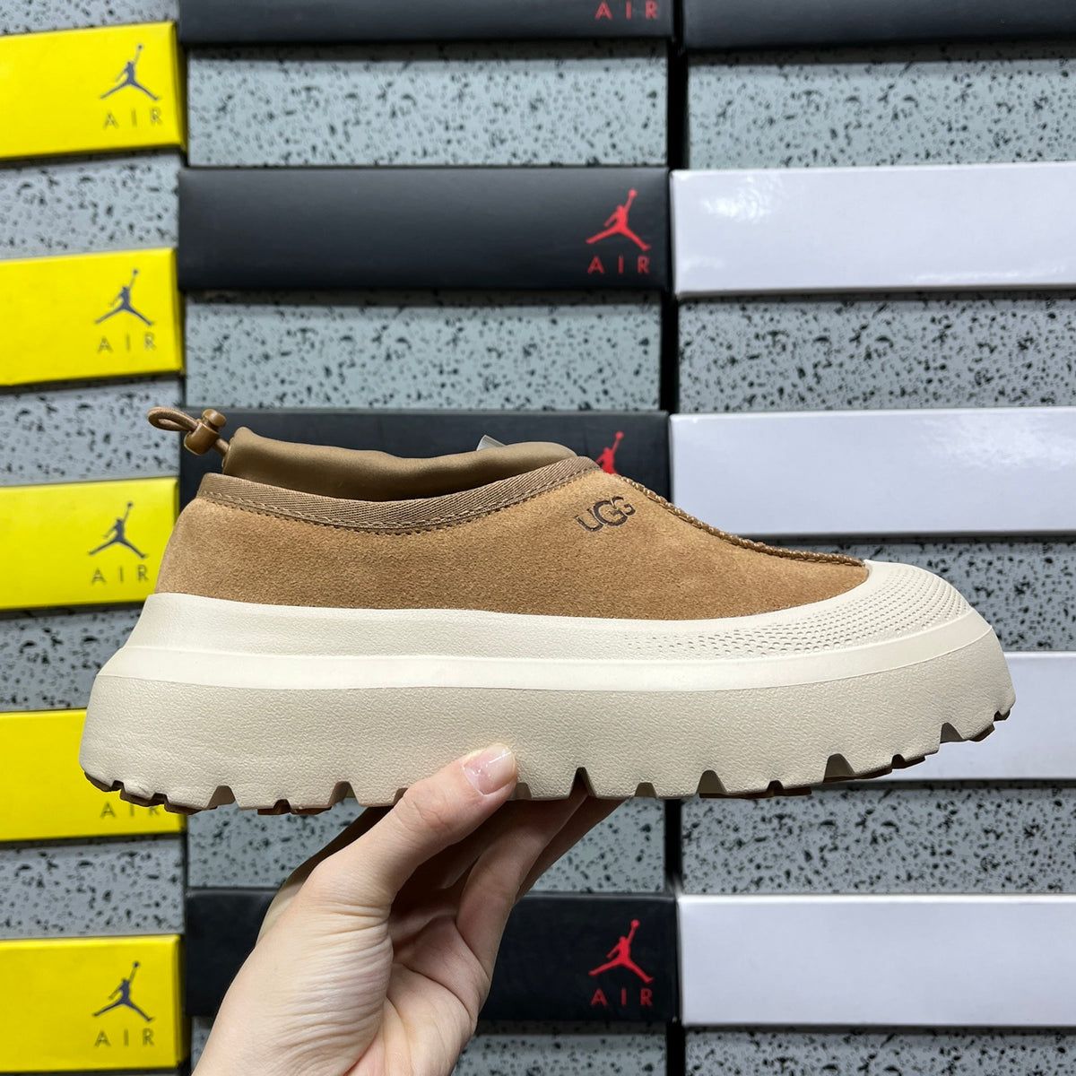 UGG Platform Sneaker – Chestnut & Cream (Sizes 35–45)