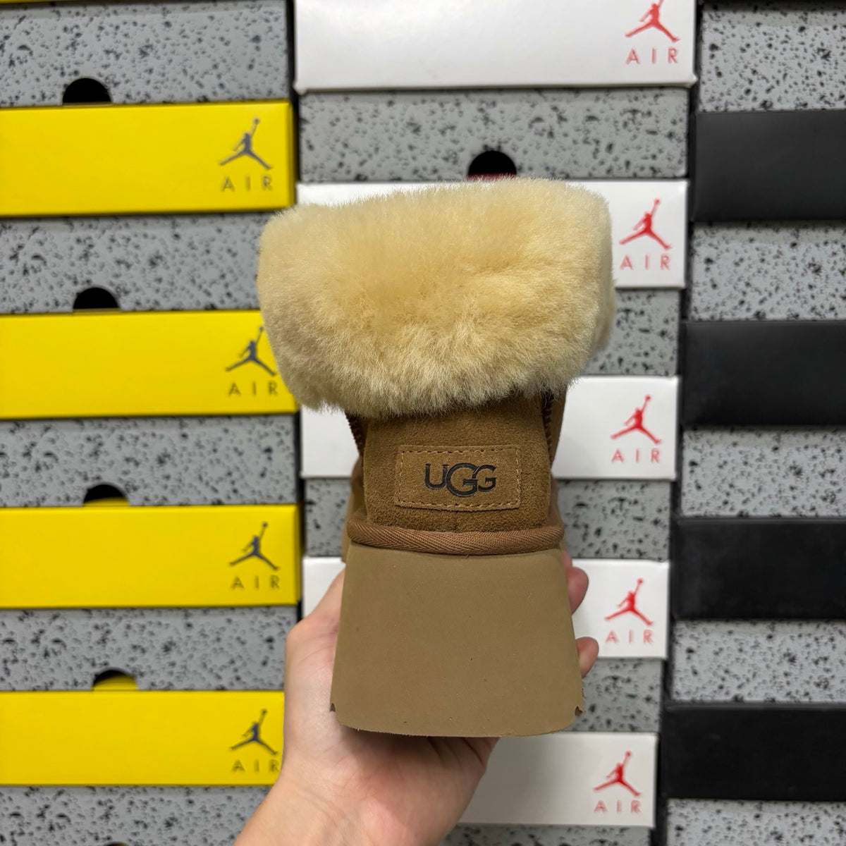 UGG Goldenstar Platform Boot – Chestnut (Sizes 35–40)