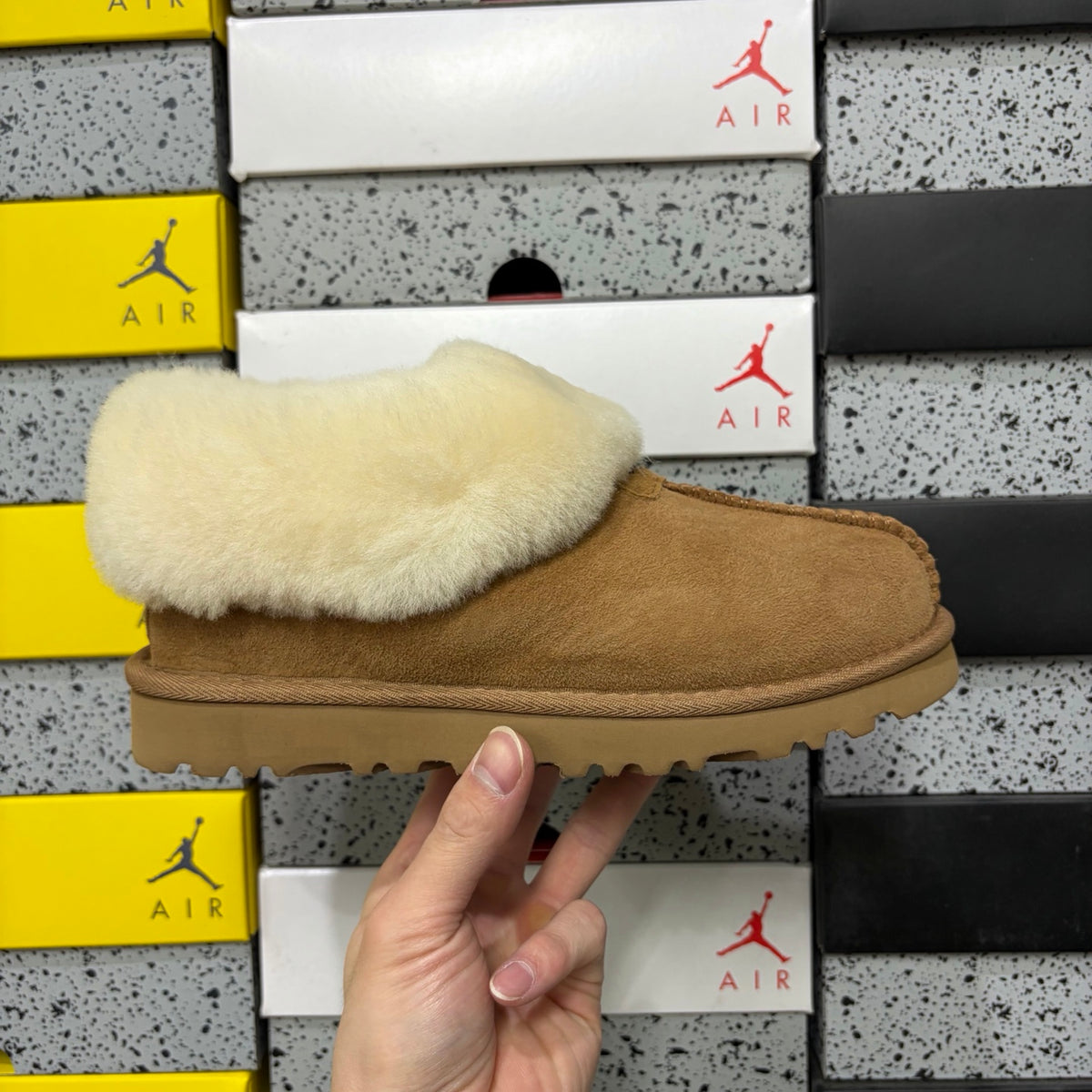 UGG Tazetta Clog – Chestnut (Sizes 35–40)
