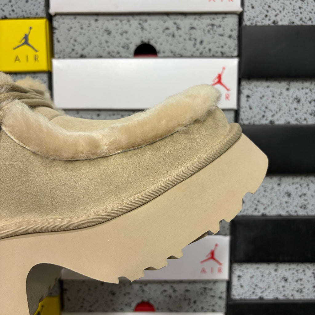 UGG Goldenstar Platform Boot – Sand (Sizes 35–40)