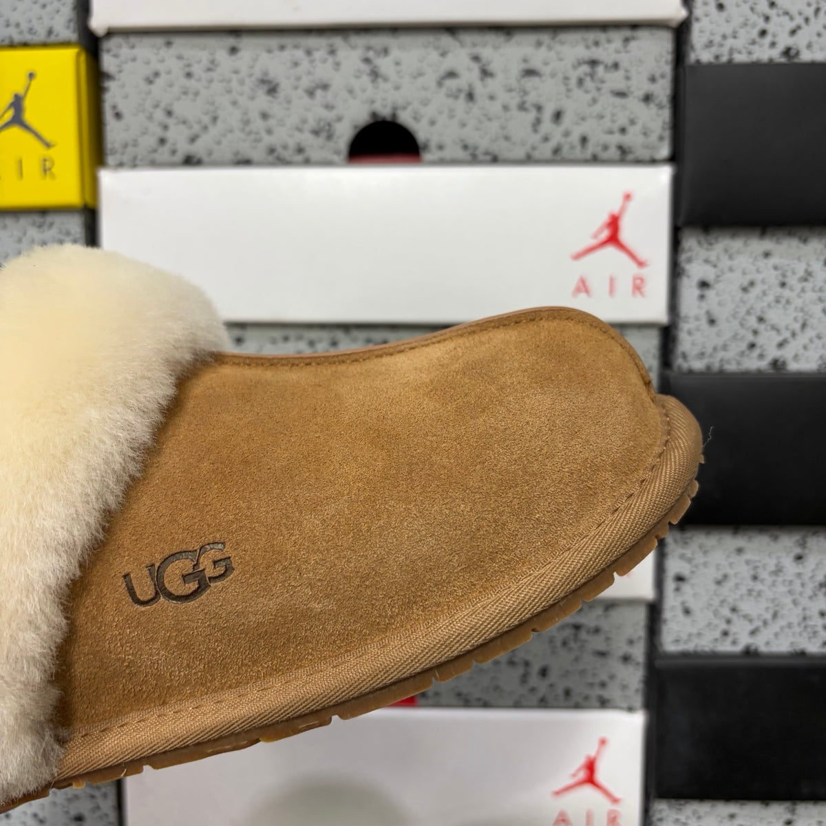 UGG Funkette Slipper – Chestnut (Sizes 35–40)