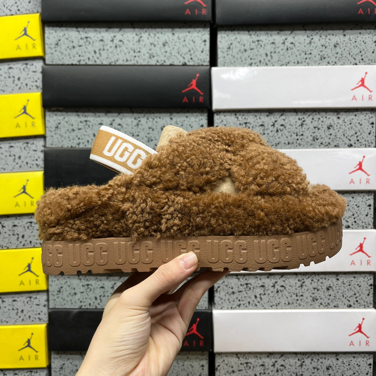UGG Sherpa Platform Slipper – Chestnut (Sizes 35–40)