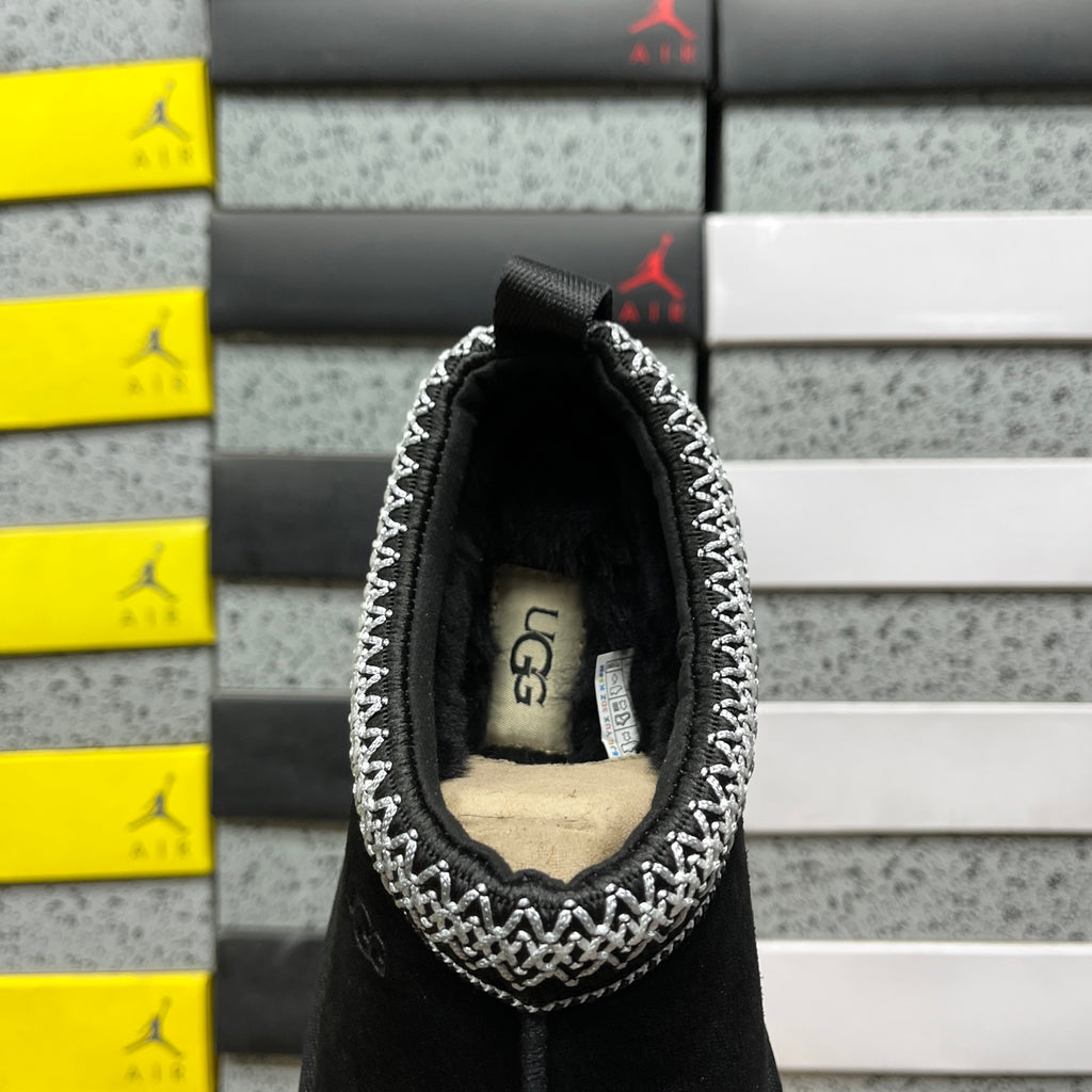UGG Tazz Platform Slipper – Black (Sizes 35–41)