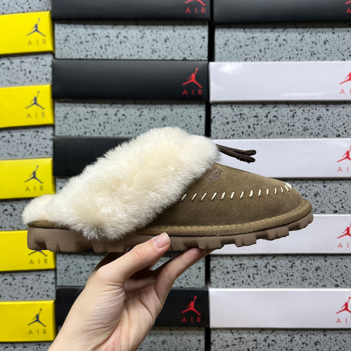 UGG Shearling Platform Mule – Tan (Sizes 35–40)