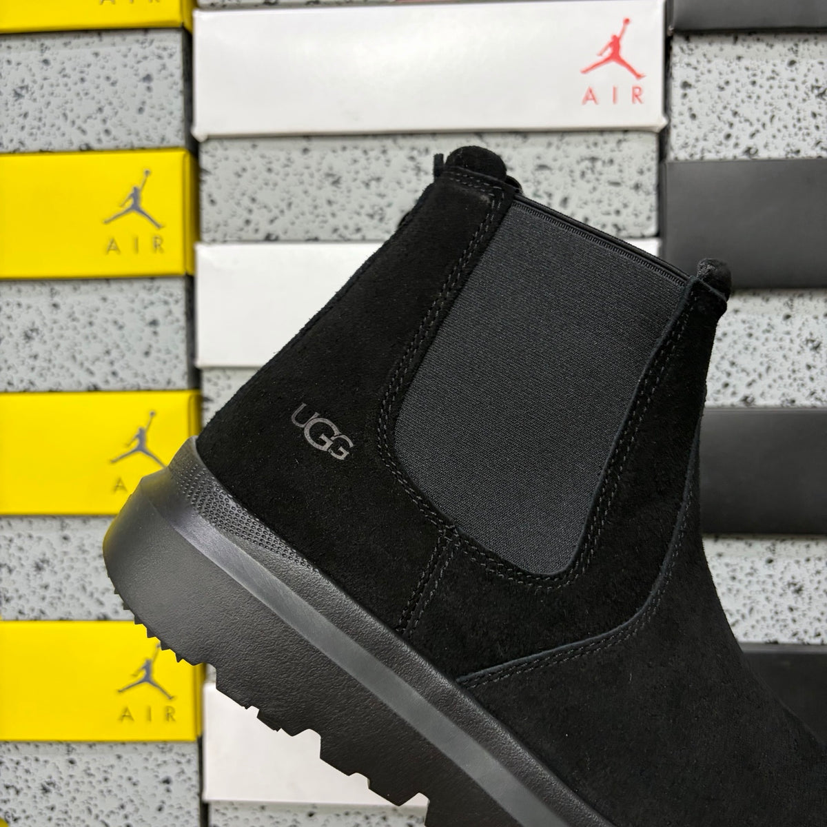 UGG Burleigh Chelsea Boot – Black (Sizes 39–44)