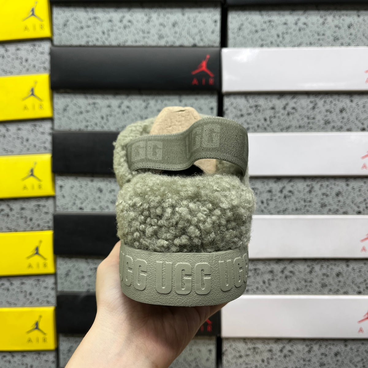 UGG Sherpa Platform Slipper – Sage (Sizes 35–40)