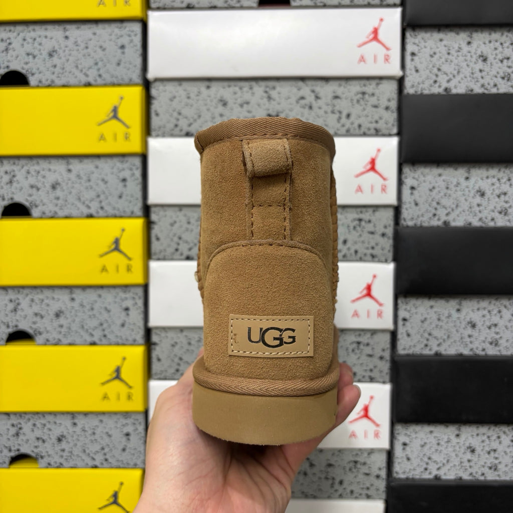 UGG Classic Short Boot – Chestnut