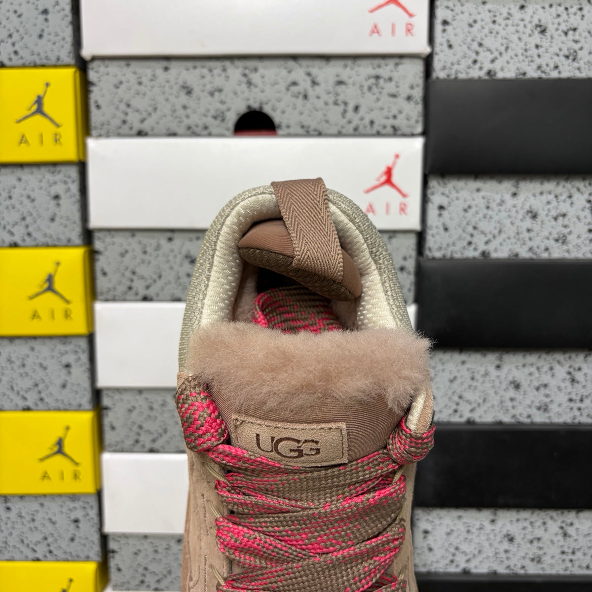 UGG Lowmel Sneaker – Sand/Pink (Sizes 35–44)