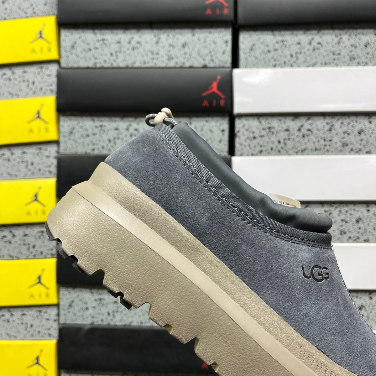 UGG Platform Sneaker – Asphalt & Taupe (Sizes 35–45)