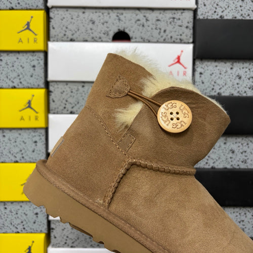 UGG Bailey Button Mini Boot – Chestnut