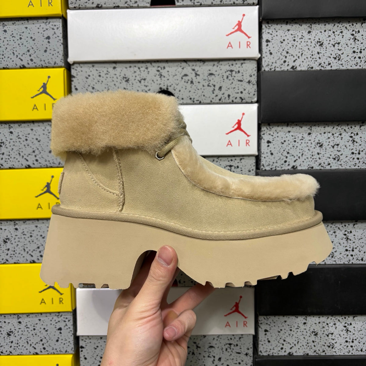 UGG Goldenstar Platform Boot – Sand (Sizes 35–40)