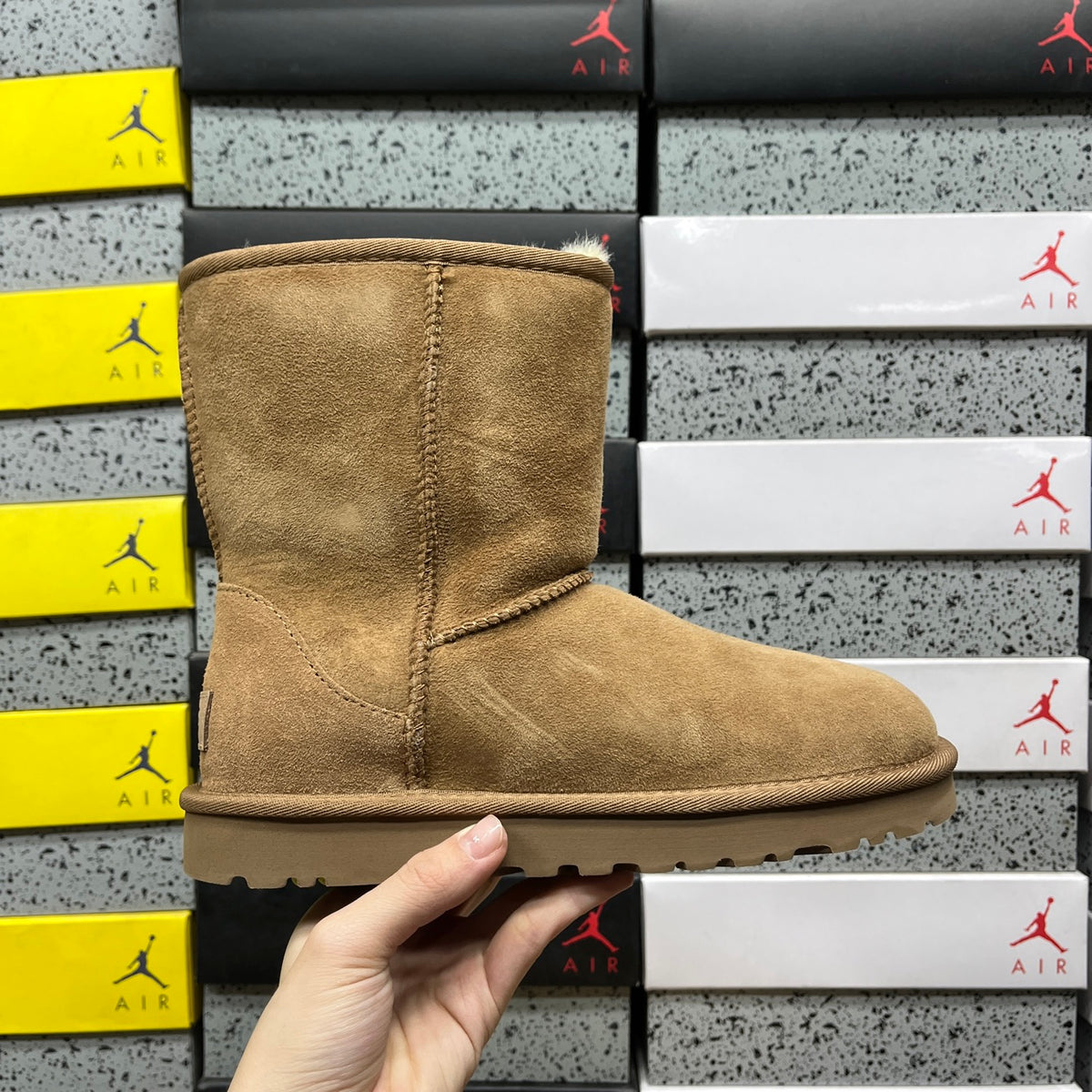 UGG Classic Short Boot – Chestnut