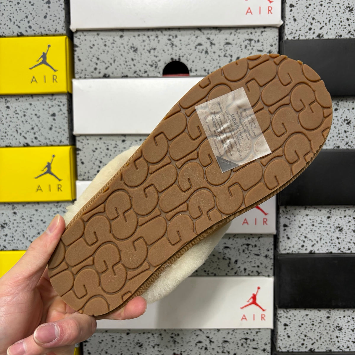 UGG Funkette Slipper – Chestnut (Sizes 35–40)