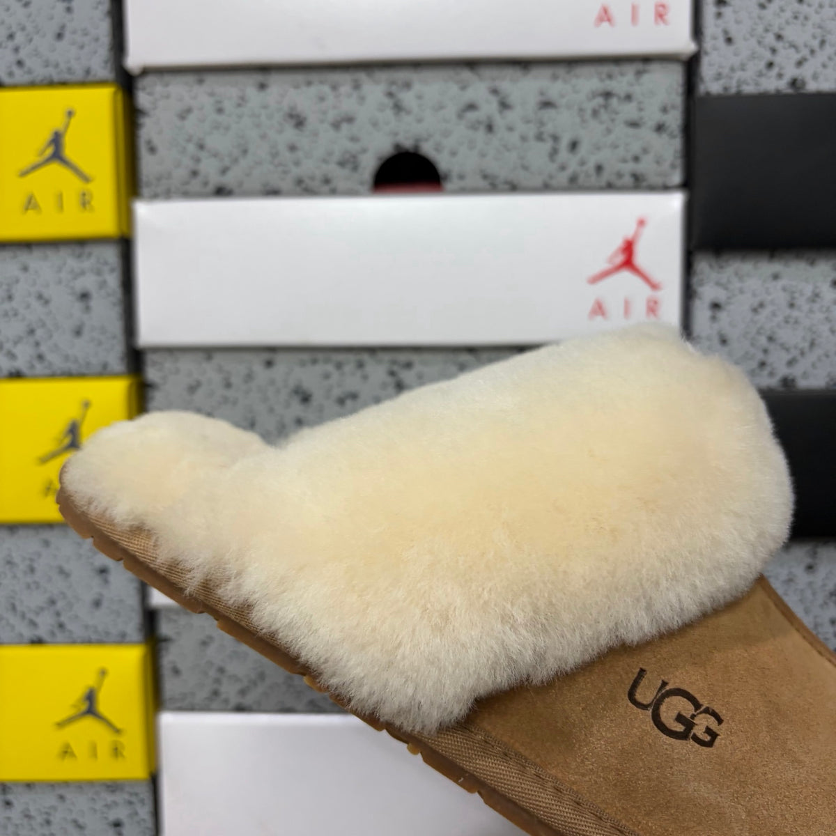 UGG Funkette Slipper – Chestnut (Sizes 35–40)