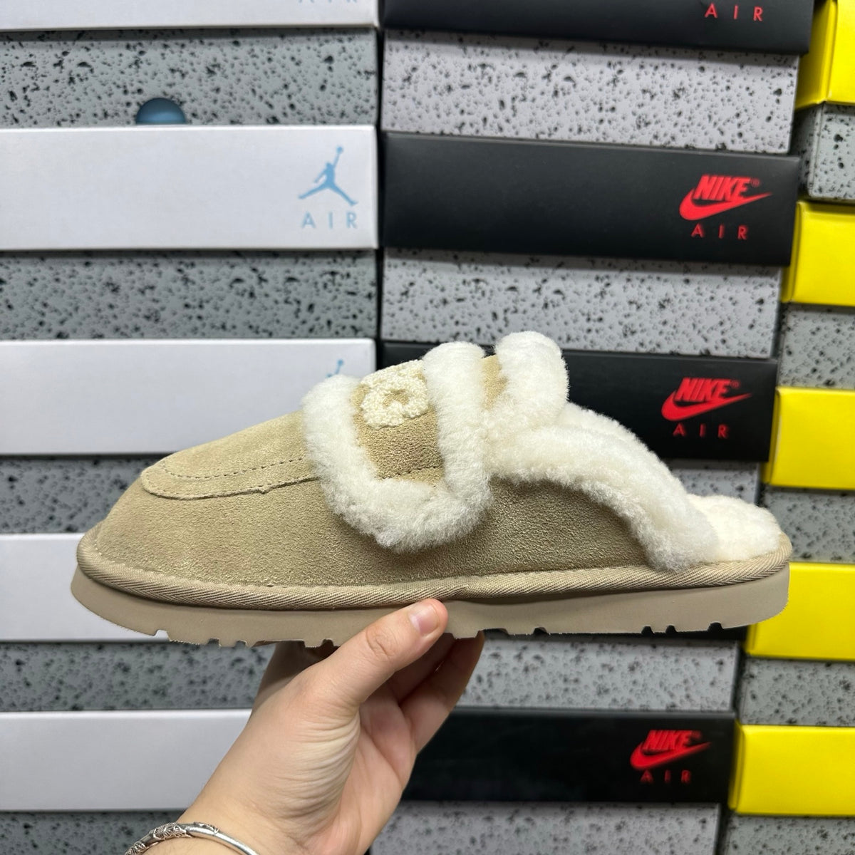 UGG Plush Mule – Sand (Sizes 35–40)