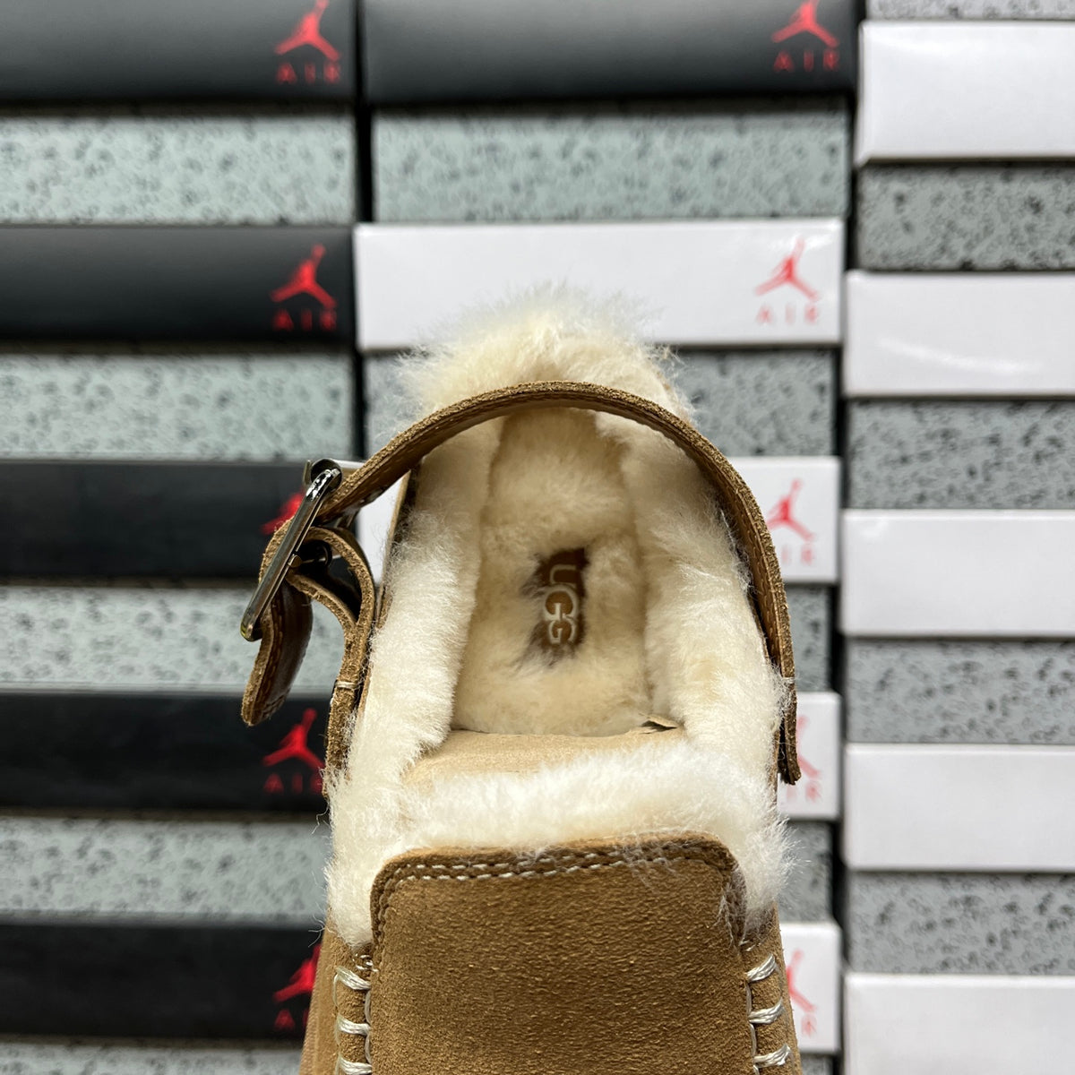UGG Shearling Platform Clog – Chestnut (Sizes 35–40)