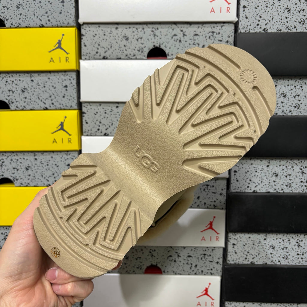 UGG Goldenstar Platform Boot – Sand (Sizes 35–40)