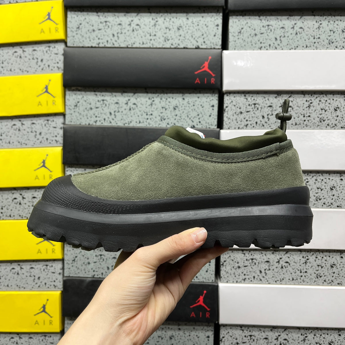 UGG Platform Sneaker – Olive & Black (Sizes 35–45)
