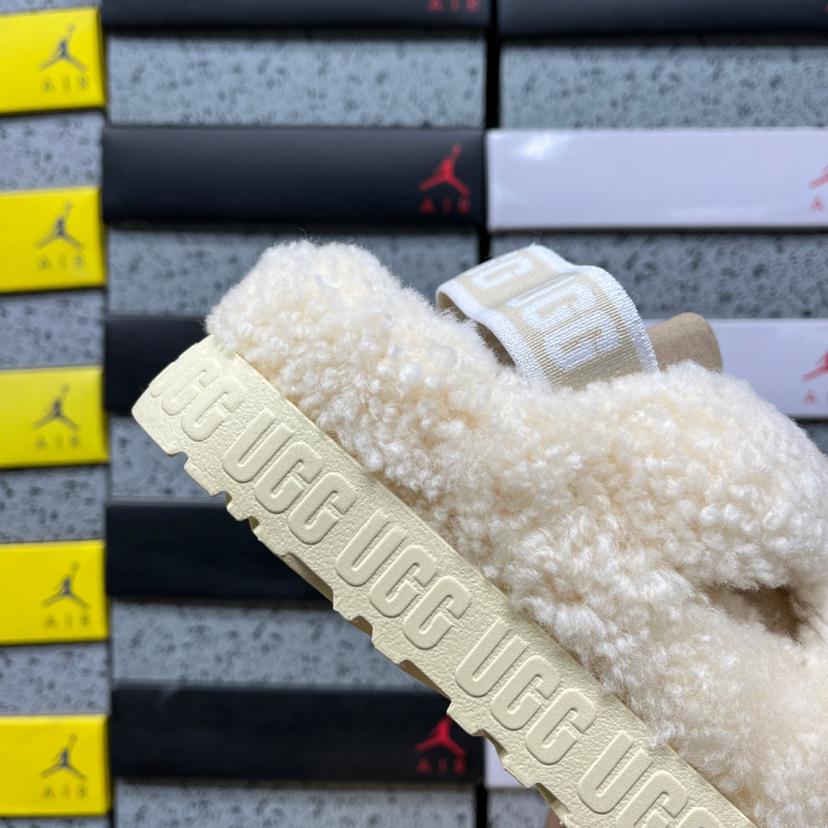 UGG Sherpa Platform Slipper – Cream (Sizes 35–40)