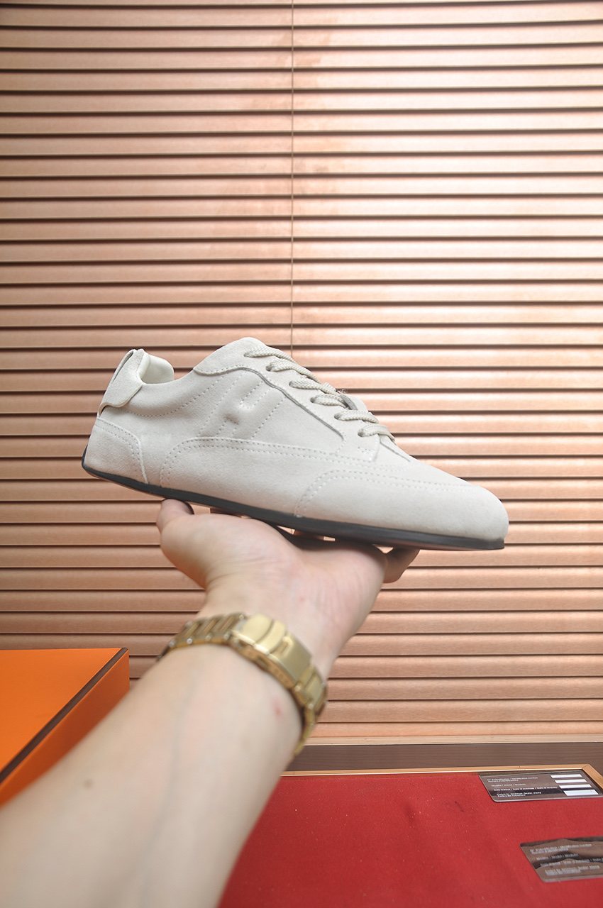 Hermès Off-White Low-Top Sneakers