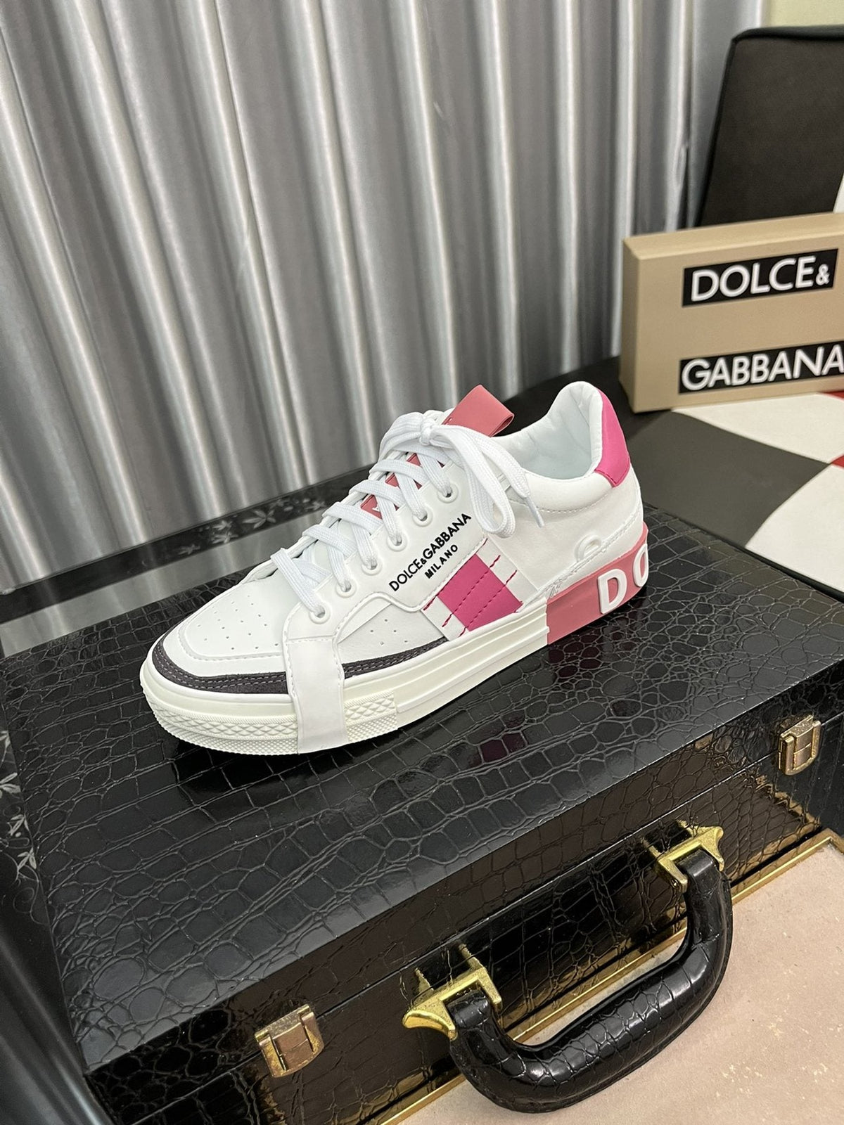 Dolce & Gabbana Contrast-Trim Lace-Up Sneakers
