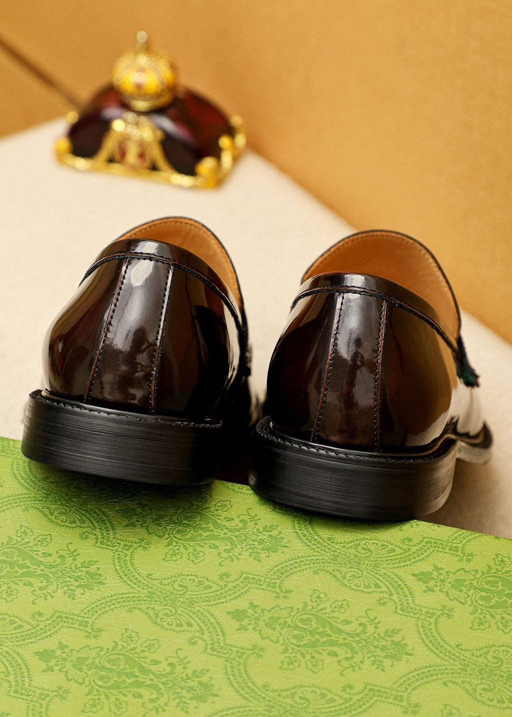 GUCCI Glossy Strap Loafers